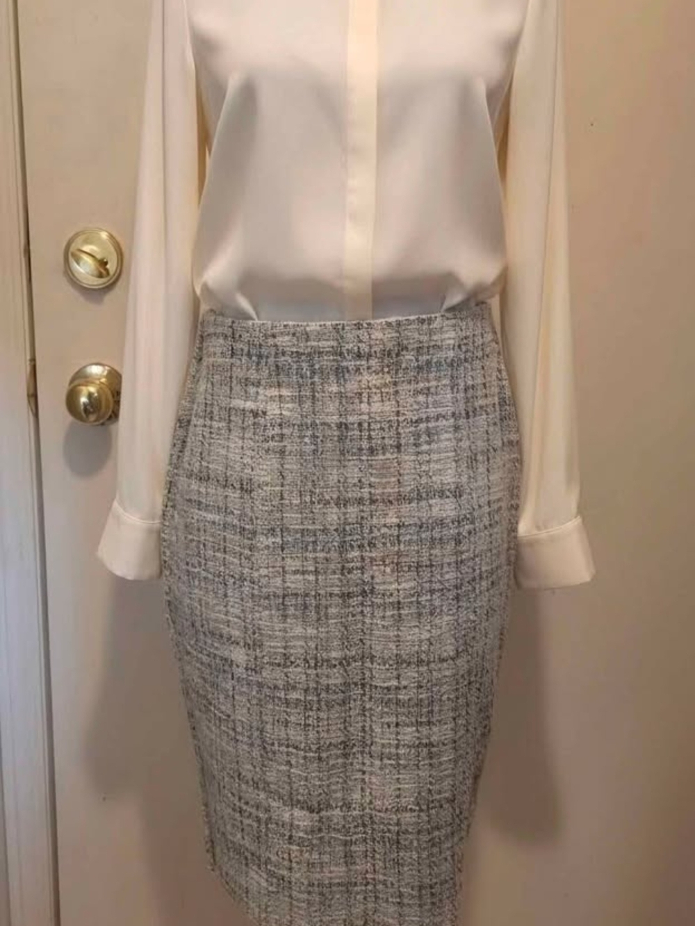 Classic Gray Tweed Pencil Skirt - Elegant Office Staple